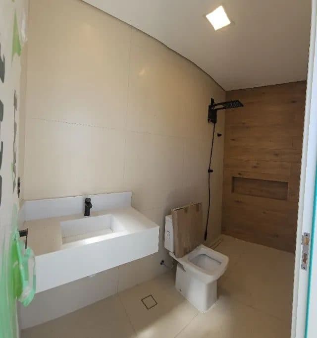 Casa Alto Padrão no Colinas do Aruã 3 Suítes, Piscina Infinita e Espaço Gourmet