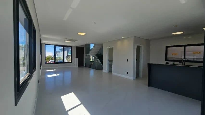 Casa Alto Padrão no Colinas do Aruã 3 Suítes, Piscina Infinita e Espaço Gourmet