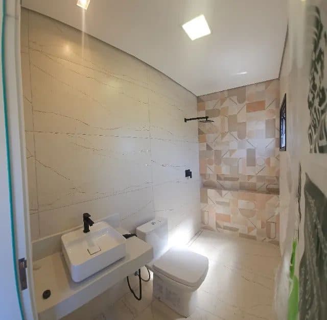 Casa Alto Padrão no Colinas do Aruã 3 Suítes, Piscina Infinita e Espaço Gourmet