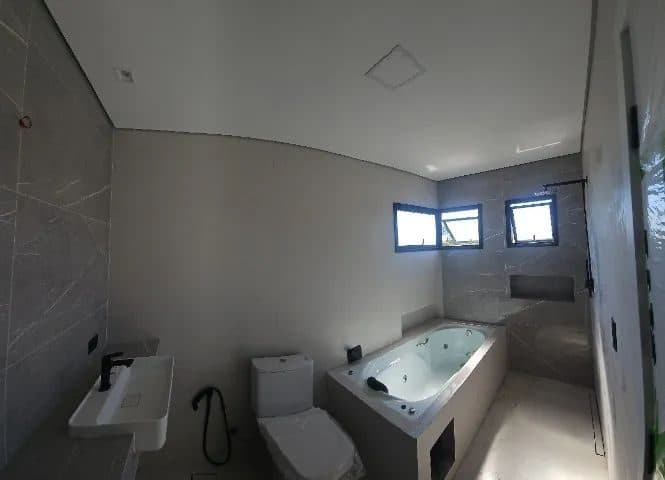 Casa Alto Padrão no Colinas do Aruã 3 Suítes, Piscina Infinita e Espaço Gourmet