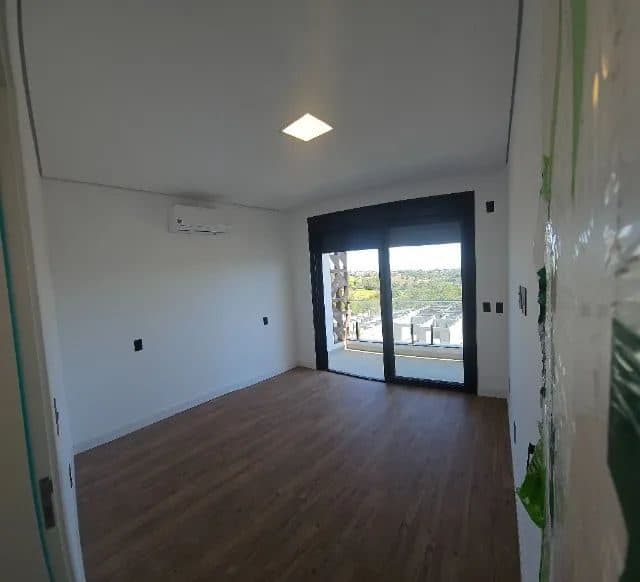 Casa Alto Padrão no Colinas do Aruã 3 Suítes, Piscina Infinita e Espaço Gourmet