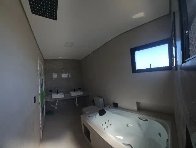 Casa Alto Padrão no Colinas do Aruã 3 Suítes, Piscina Infinita e Espaço Gourmet