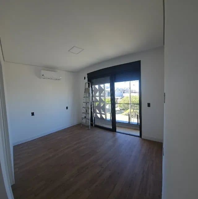 Casa Alto Padrão no Colinas do Aruã 3 Suítes, Piscina Infinita e Espaço Gourmet