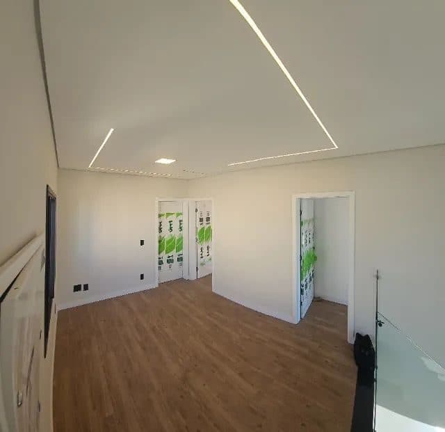 Casa Alto Padrão no Colinas do Aruã 3 Suítes, Piscina Infinita e Espaço Gourmet